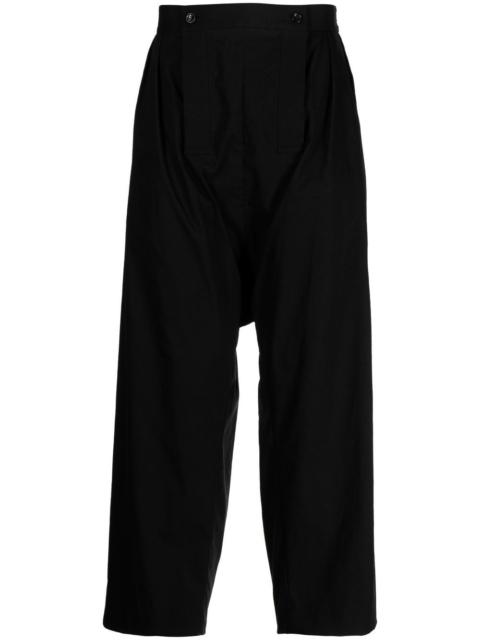 loose-fit pleat-detail trousers