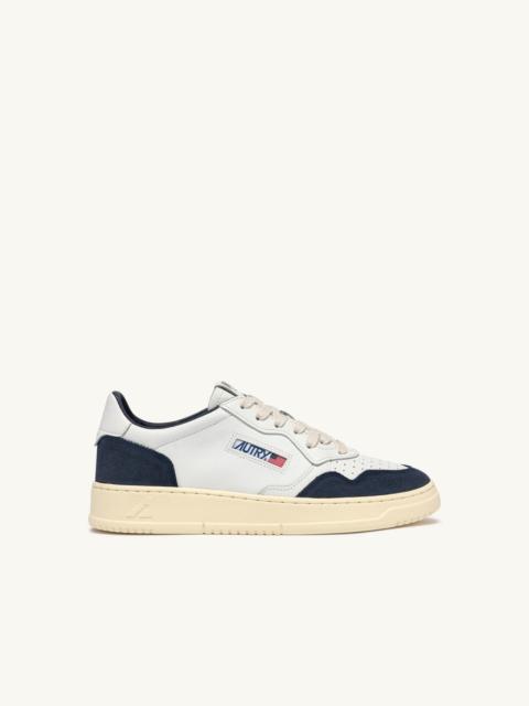 AUTRY MEDALIST LOW SNEAKERS IN WHITE LEATHER AND BURGUNDY SUEDE