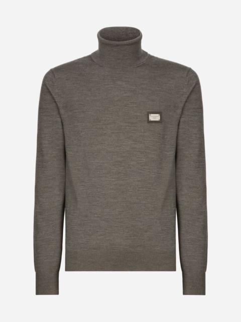 Wool turtle-neck sweater with branded tag