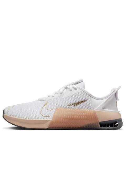 Nike (WMNS) Nike Metcon 9 EasyOn 'White Metallic Gold Sanddrift' DZ2540-104