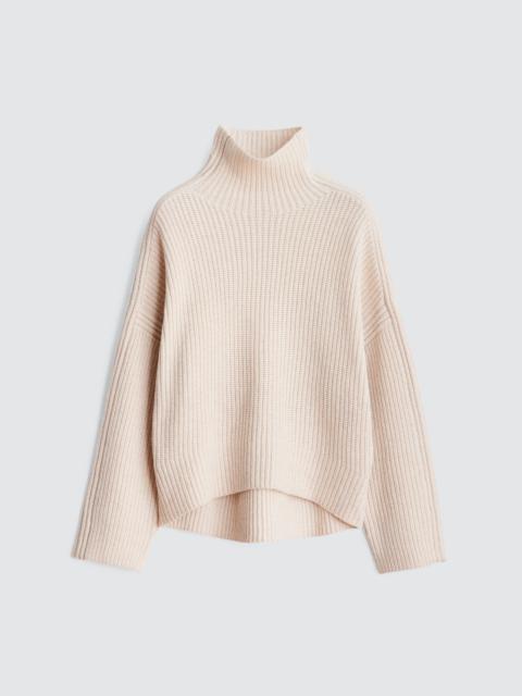 Connie Wool Turtleneck
Oversized Fit