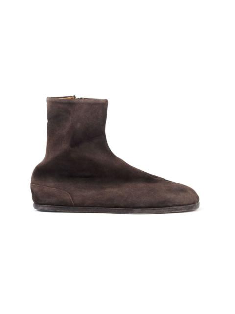 Tabi flat suede boots
