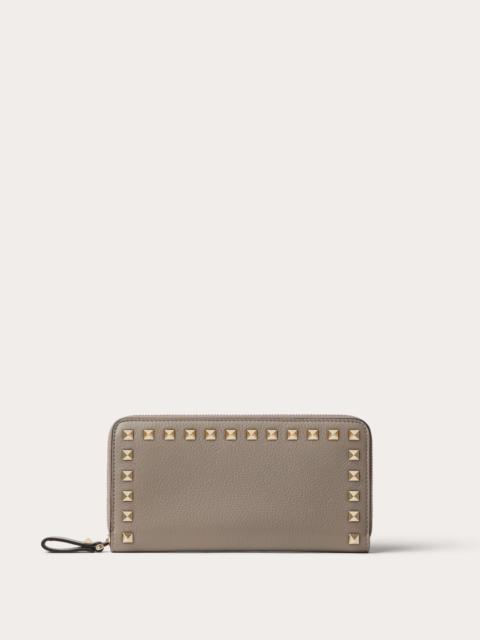 ROCKSTUD GRAINY CALFSKIN ZIPPERED WALLET