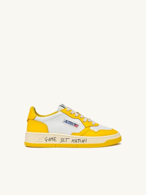 AUTRY MEDALIST LOW SNEAKERS IN WHITE AND SLICKER LEATHER