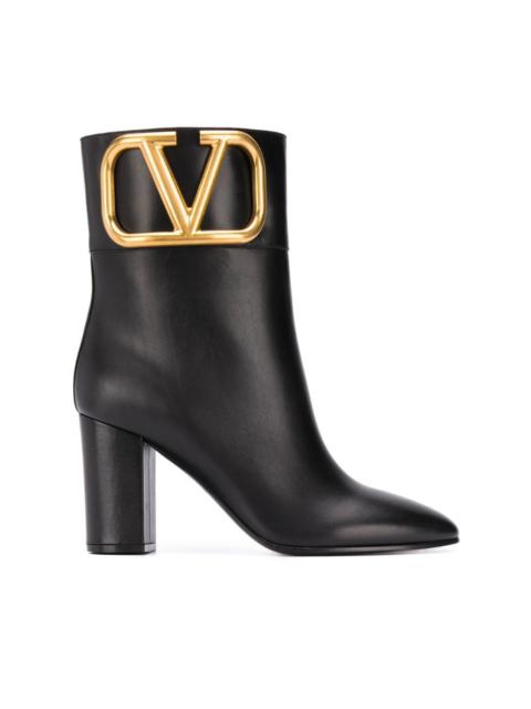 VLOGO pointed boots