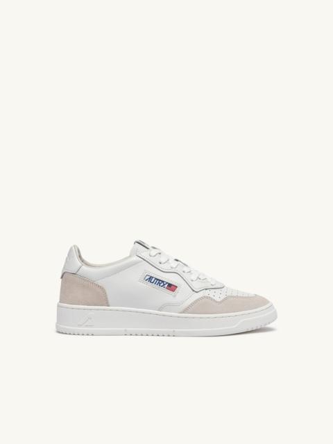 AUTRY MEDALIST LOW SNEAKERS IN WHITE LEATHER AND SUEDE