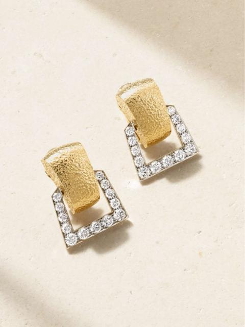 DAVID WEBB Single Strap hammered 18-karat gold, platinum and diamond clip earrings Gold