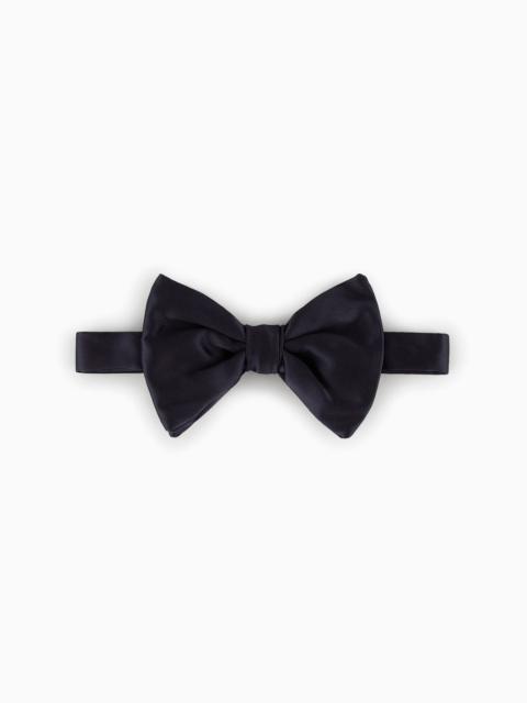 Large, pure silk knotted bow tie