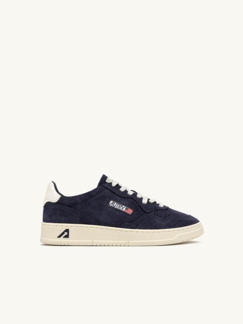 AUTRY MEDALIST LOW SNEAKERS IN SPACE AND WHITE SUEDE