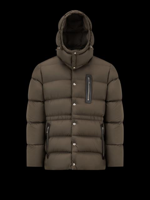 Moncler Damavand Short Down Jacket Black