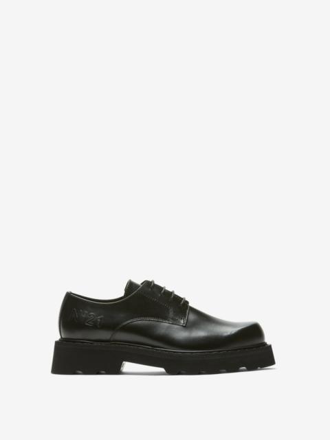 N°21 LOGO-EMBOSSED DERBY SHOES