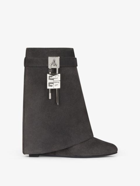 SHARK LOCK ANKLE BOOTS IN SUEDE