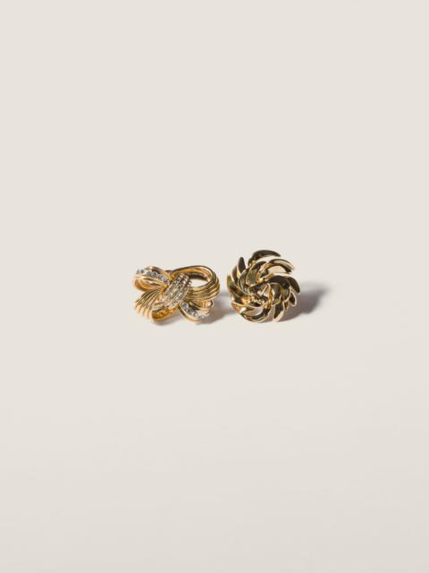 Metal earrings with crystals