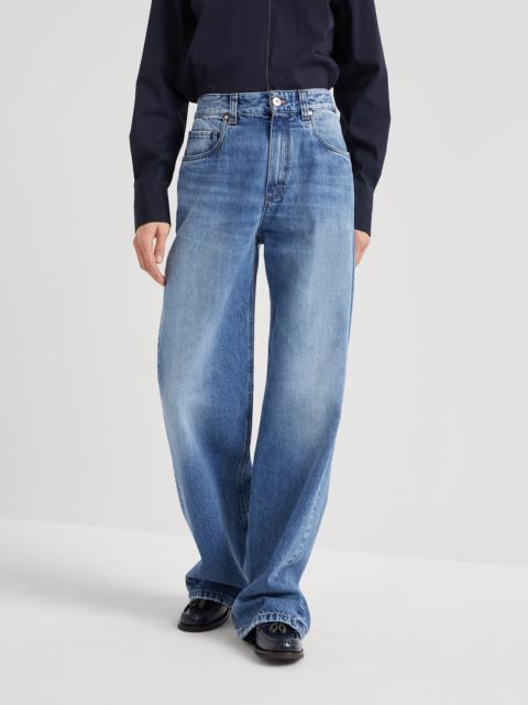 Authentic denim loose trousers with shiny tab