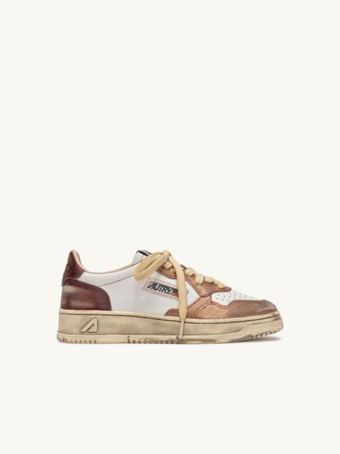 AUTRY MEDALIST LOW SUPER VINTAGE SNEAKERS IN RISING SUN AND JASPER LEATHER