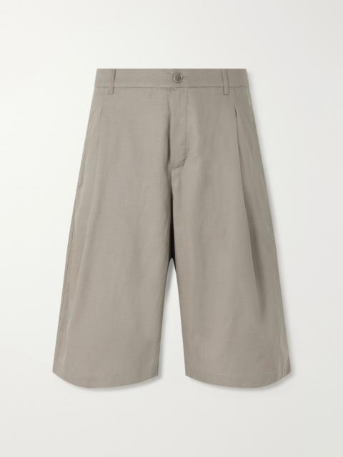A KIND OF GUISE Juno Straight-Leg Pleated Lyocell, Cotton and Linen-Blend Shorts Sage green
