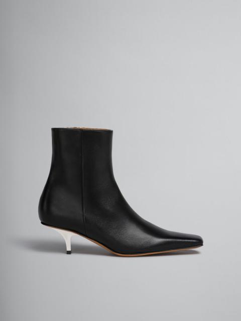 BLACK NAPPA LEATHER HEELED ANKLE BOOT
