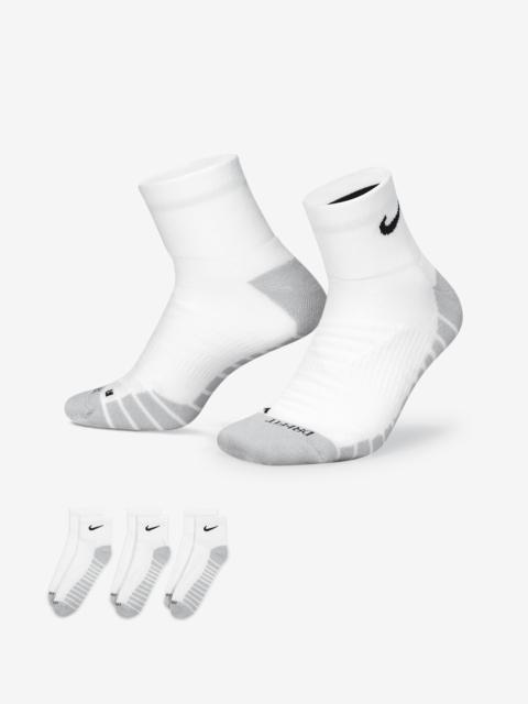 Nike Nike Everyday Max Cushioned Training Ankle Socks (3 Pairs)