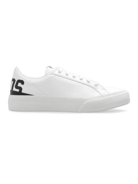 Sneakers with logo