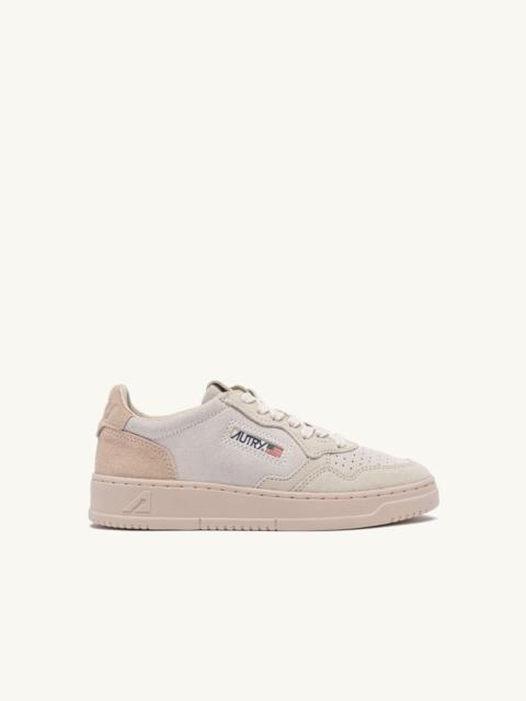 AUTRY MEDALIST LOW TRICOLOR SNEAKERS IN PHARD, WHITE AND SAND SUEDE