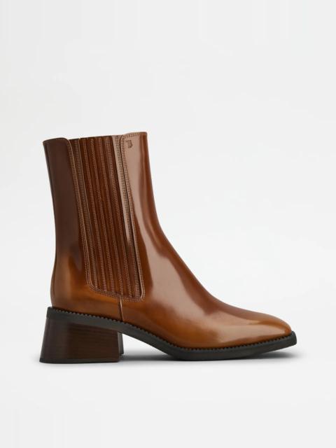 Tod's TOD'S CHELSEA BOOTS IN LEATHER - BROWN
