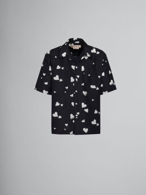 BLACK SILK SHIRT WITH BUNCH OF HEARTS PRINT