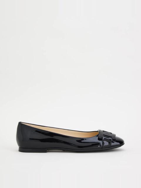BALLERINAS IN PATENT LEATHER - BLACK