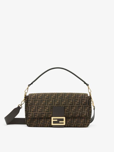 FENDI Maxi Baguette