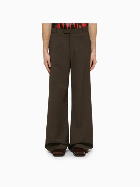 Trousers with brown houndstooth pattern