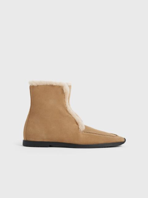 Totême Shearling-edge winter boots caramel/ecru