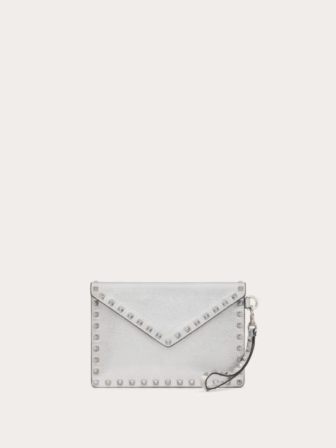 ROCKSTUD METALLIC GRAINY CALFSKIN CLUTCH BAG