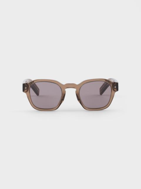 Sunglasses with the iconic metal plaque