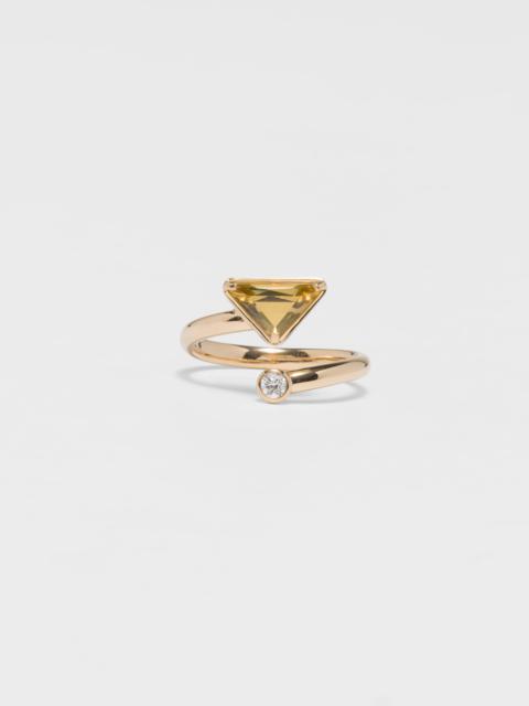 Eternal Gold contrarié ring in yellow gold with diamond and green quartz