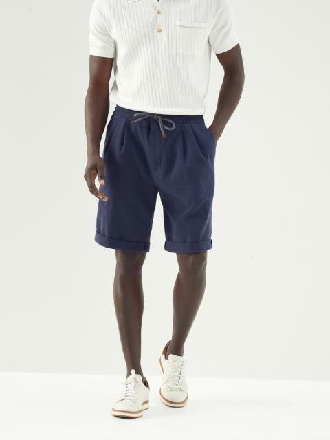 Twisted linen Bermuda shorts with drawstring and pleats