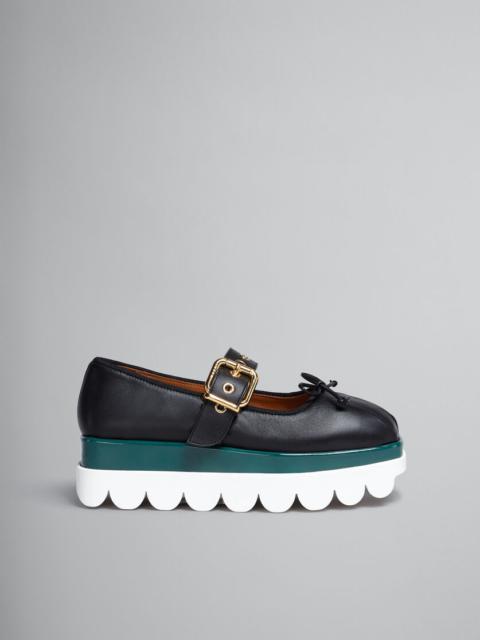 BLACK LEATHER MARY JANE SHOE WITH SCALLOPED SOLE