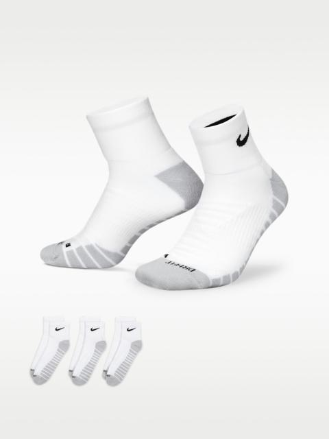 Nike Nike Everyday Max Cushioned Training Ankle Socks (3 Pairs)