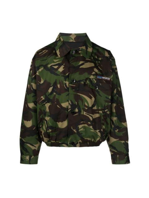camouflage-print button-fastening jacket