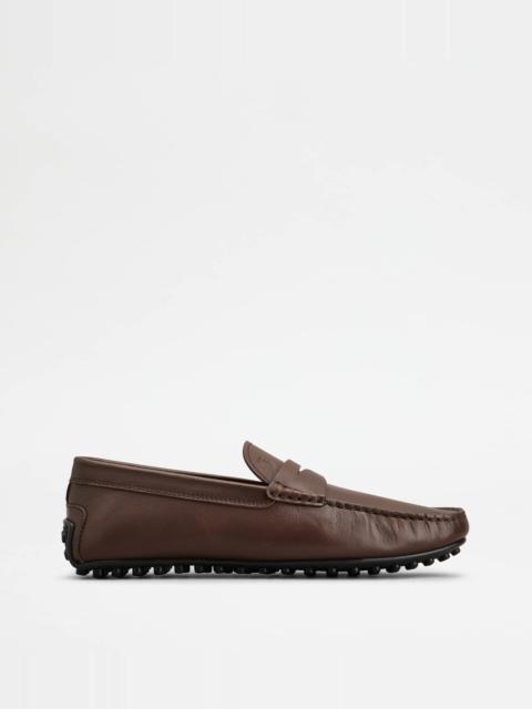 Tod's CITY GOMMINO DRIVING SHOES IN LEATHER - BROWN