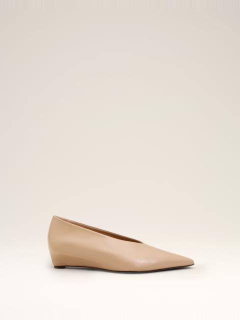 AMI Paris BEIGE LAMB LEATHER POINTED TOE WEDGE PUMP