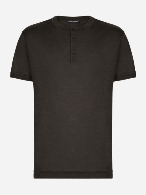 Short-sleeved silk T-shirt