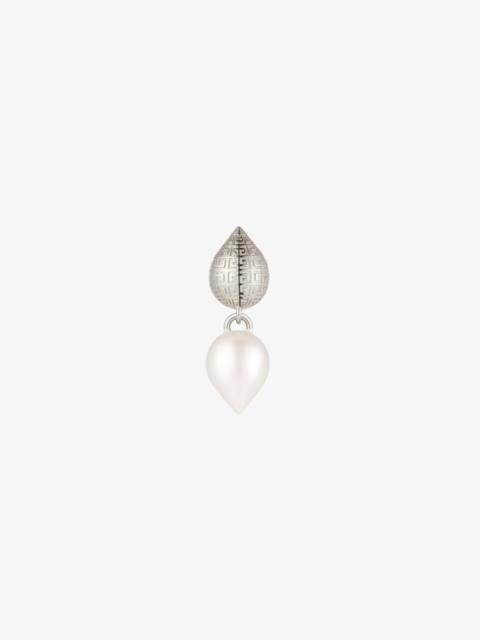 G STUD EARRING IN METAL WITH PEARL