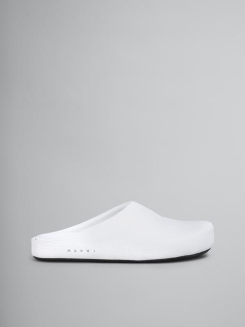 WHITE LEATHER FUSSBETT SABOT