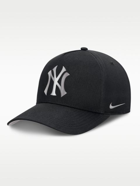 Nike New York Yankees Rise Men's Nike Dri-FIT MLB A-Frame Trucker Adjustable Hat