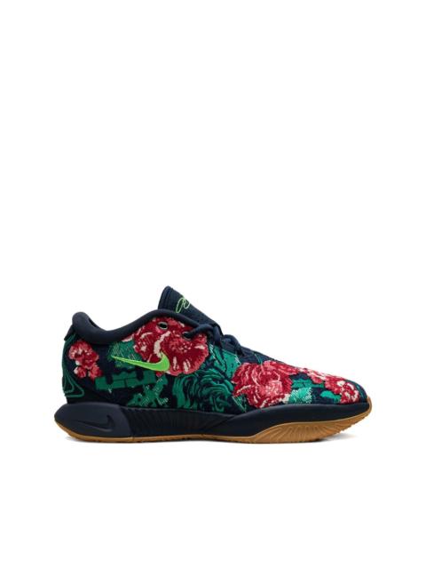 Nike e LeBron 21 sneakers