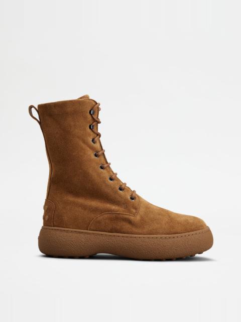Tod's TOD'S W. G. LACE-UP ANKLE BOOTS IN SUEDE - BROWN