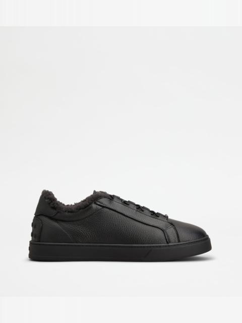 Tod's SNEAKERS IN LEATHER - BLACK