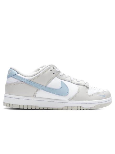 Nike WOMEN'S DUNK LOW - WHITE/LIGHT ARMORY BLUE/LIGHT BONE