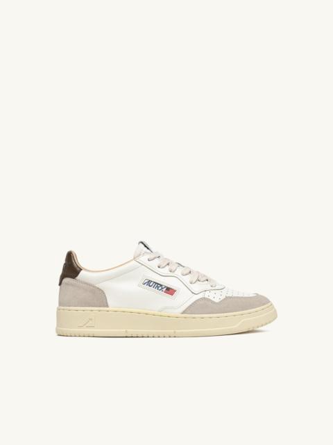 MEDALIST LOW SNEAKERS IN WHITE AND TEAK SUEDE AND LEATHER