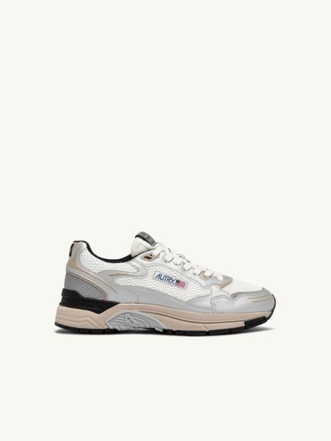 AUTRY HYPERWAY SNEAKERS IN SILVER, WHITE AND IRISH CREAM SYNTHETIC LEATHER AND MESH