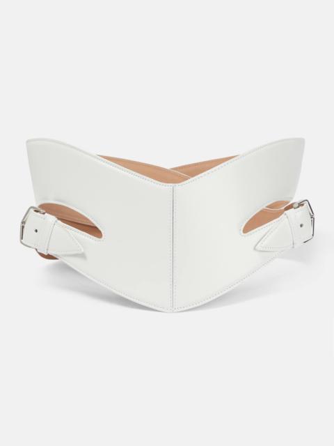 Cut-out leather belt